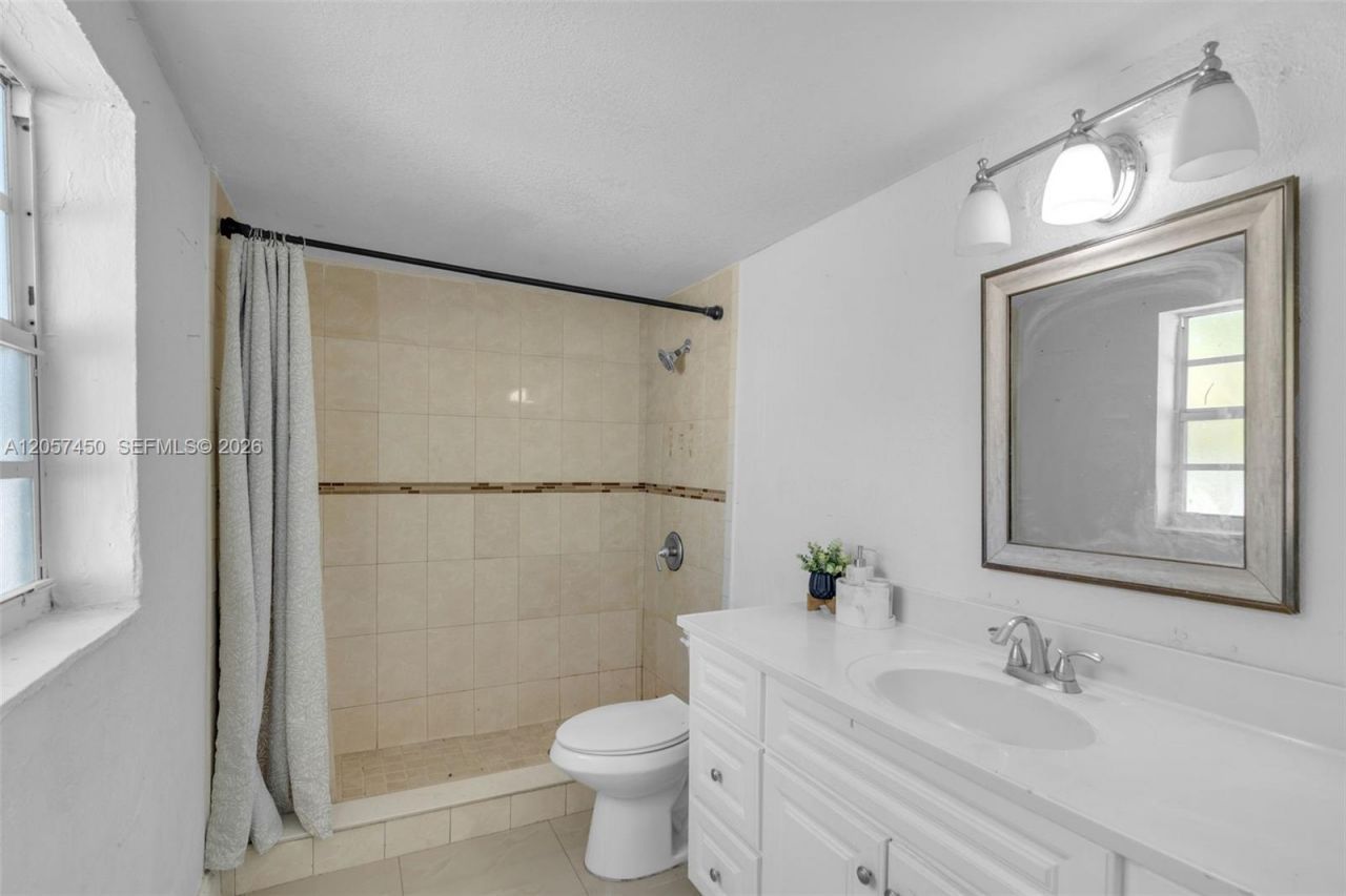 1207 Chateau Park Dr , Fort Lauderdale, FL 33311 Photo