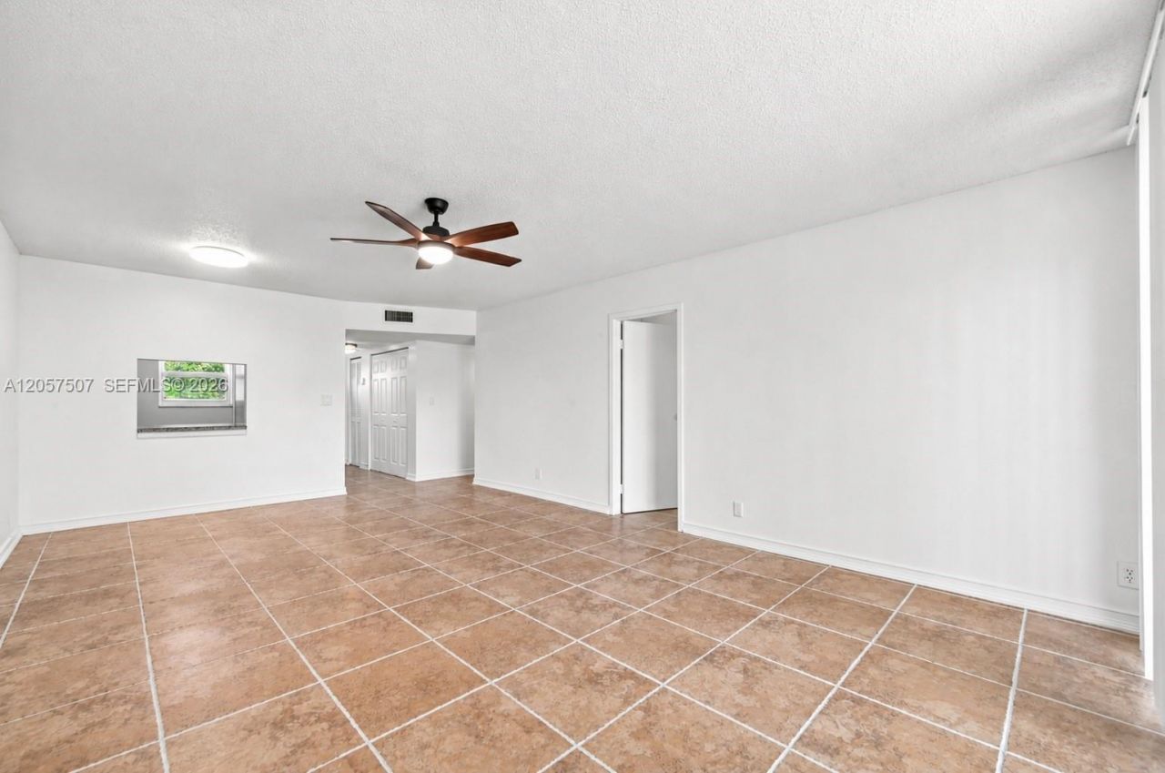8421 Lagos De Campo Blvd, Unit 202T, Tamarac, FL 33321 Photo