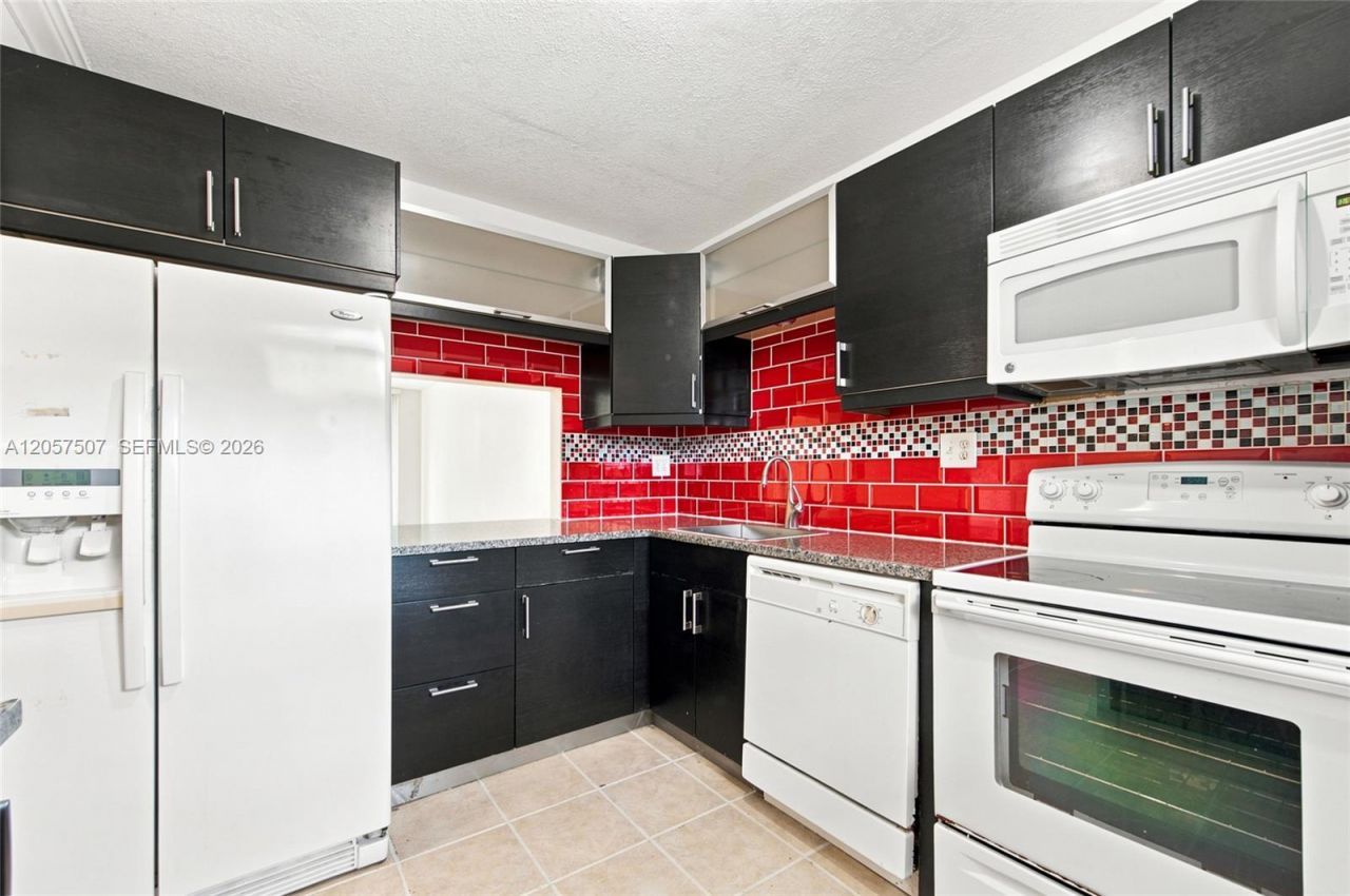 8421 Lagos De Campo Blvd, Unit 202T, Tamarac, FL 33321 Photo