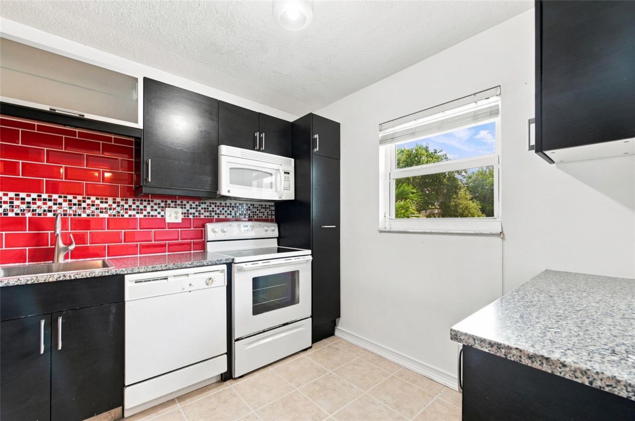 8421 Lagos De Campo Blvd, Unit 202T, Tamarac, FL 33321 Photo
