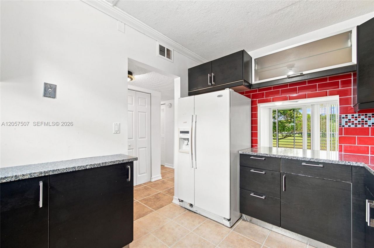 8421 Lagos De Campo Blvd, Unit 202T, Tamarac, FL 33321 Photo