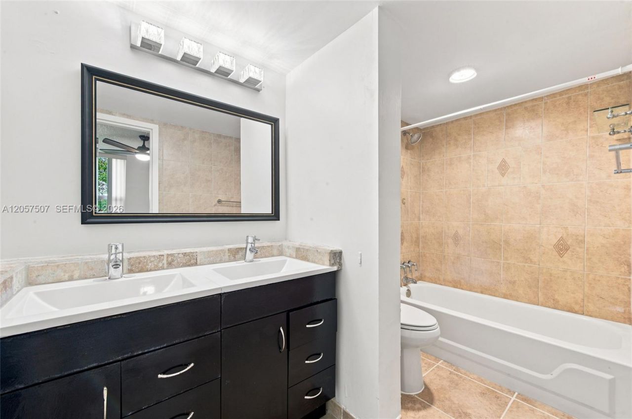 8421 Lagos De Campo Blvd, Unit 202T, Tamarac, FL 33321 Photo