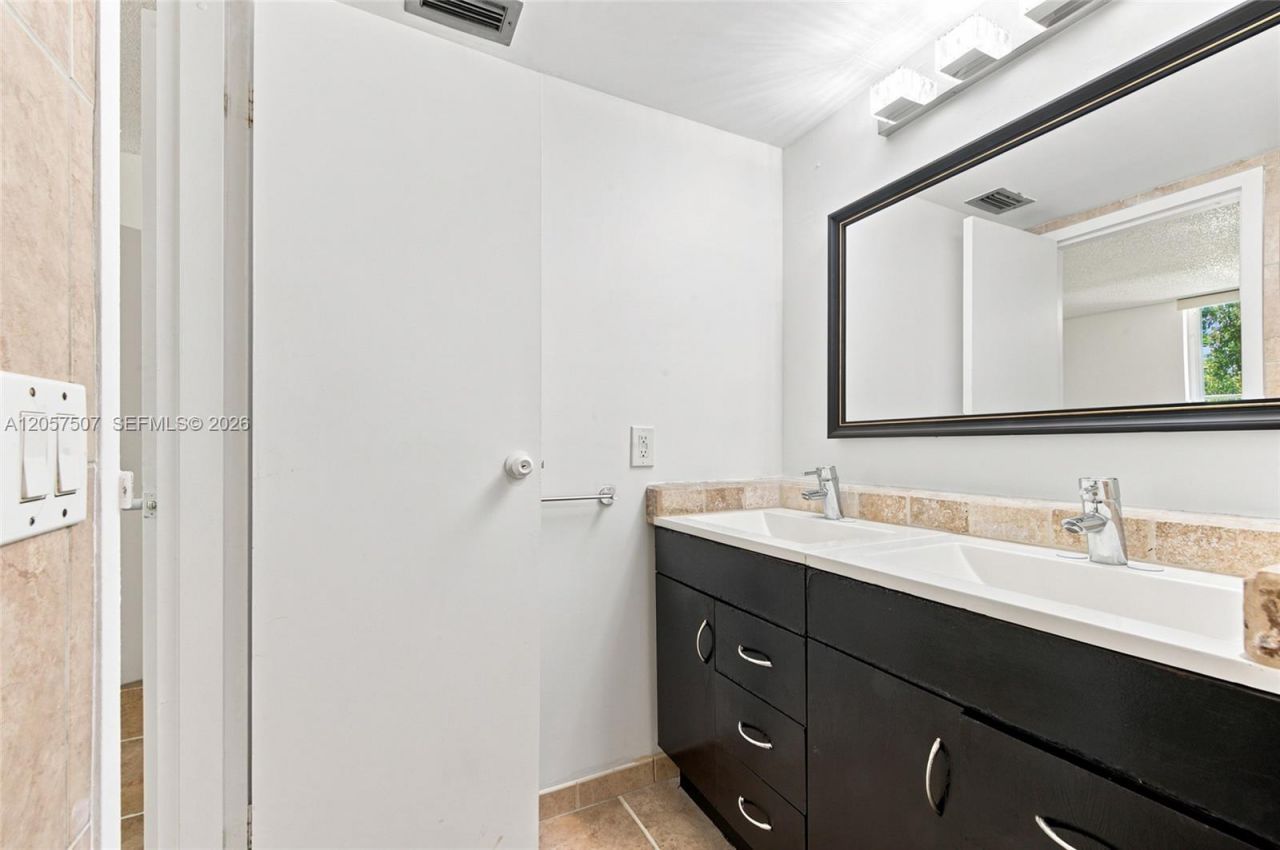8421 Lagos De Campo Blvd, Unit 202T, Tamarac, FL 33321 Photo