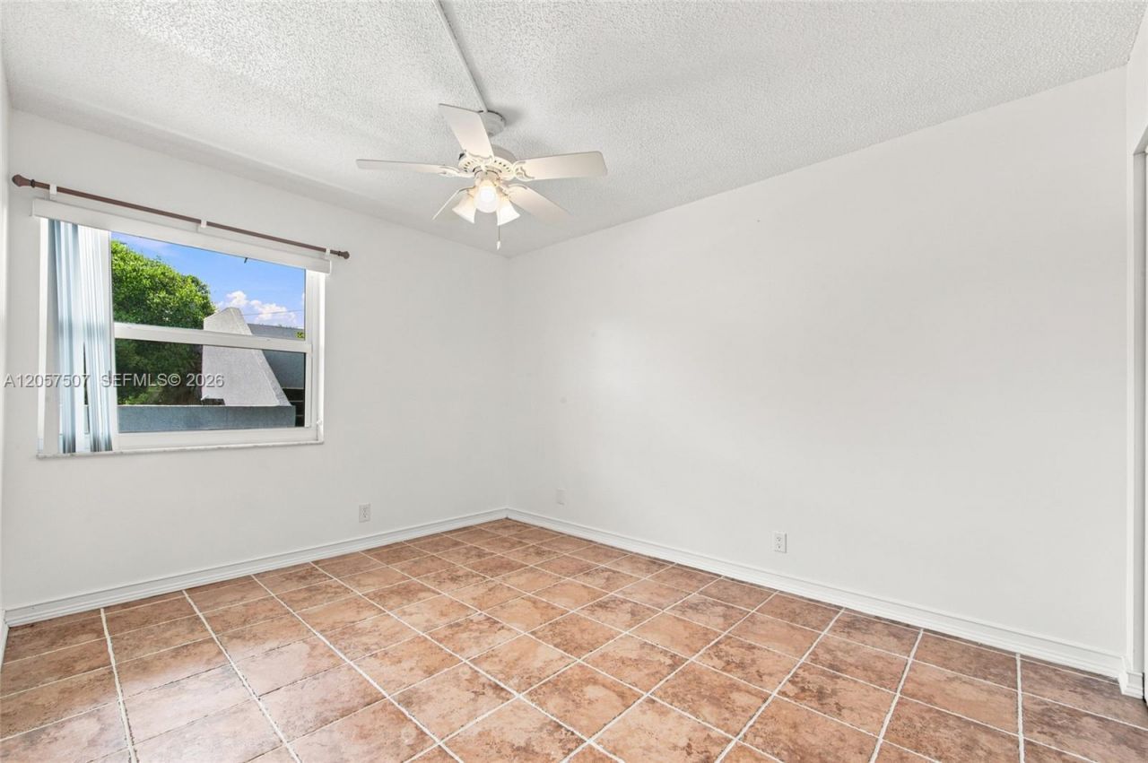 8421 Lagos De Campo Blvd, Unit 202T, Tamarac, FL 33321 Photo
