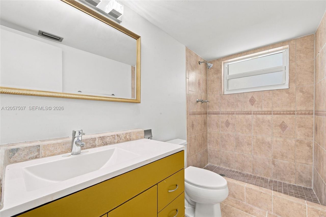 8421 Lagos De Campo Blvd, Unit 202T, Tamarac, FL 33321 Photo