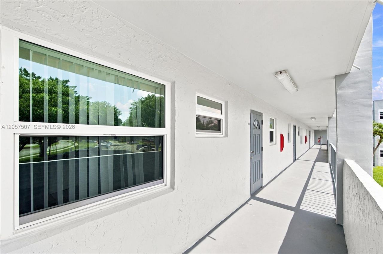 8421 Lagos De Campo Blvd, Unit 202T, Tamarac, FL 33321 Photo