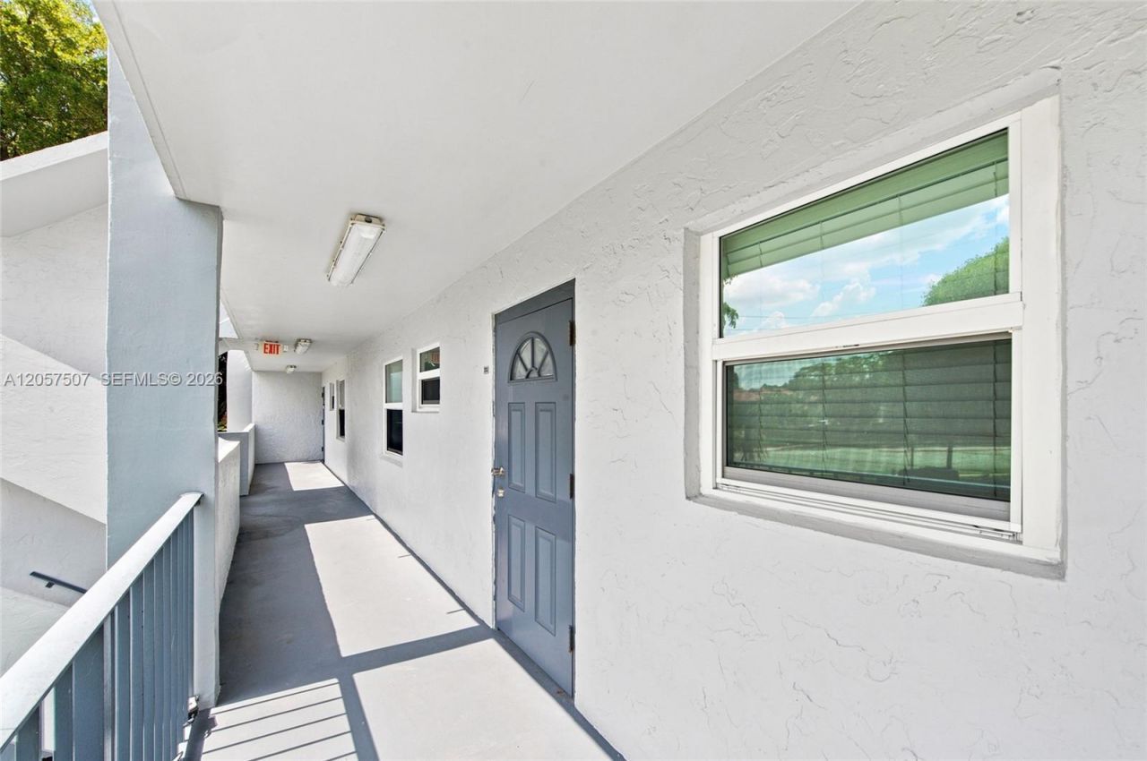 8421 Lagos De Campo Blvd, Unit 202T, Tamarac, FL 33321 Photo