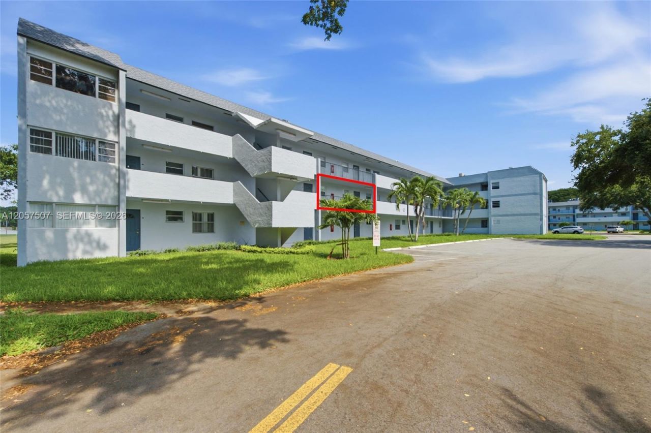 8421 Lagos De Campo Blvd, Unit 202T, Tamarac, FL 33321 Photo