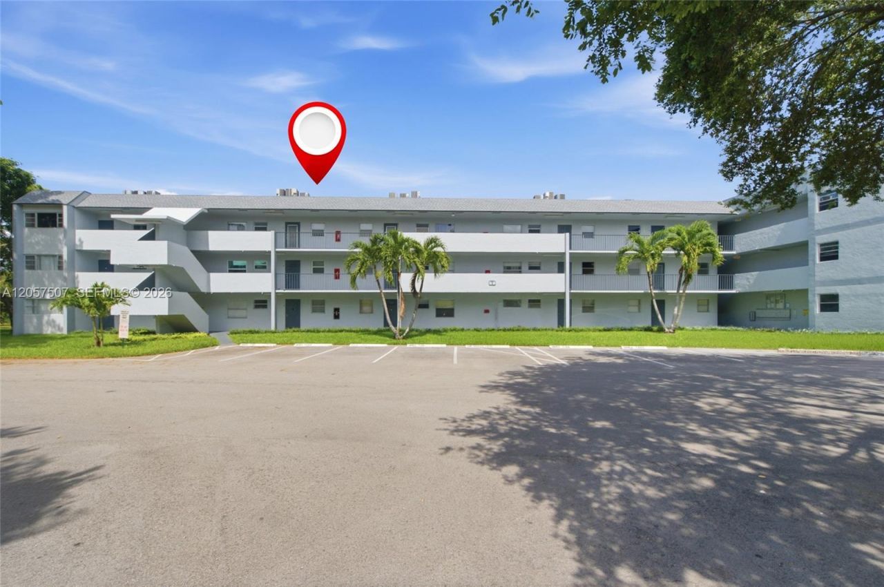 8421 Lagos De Campo Blvd, Unit 202T, Tamarac, FL 33321 Photo