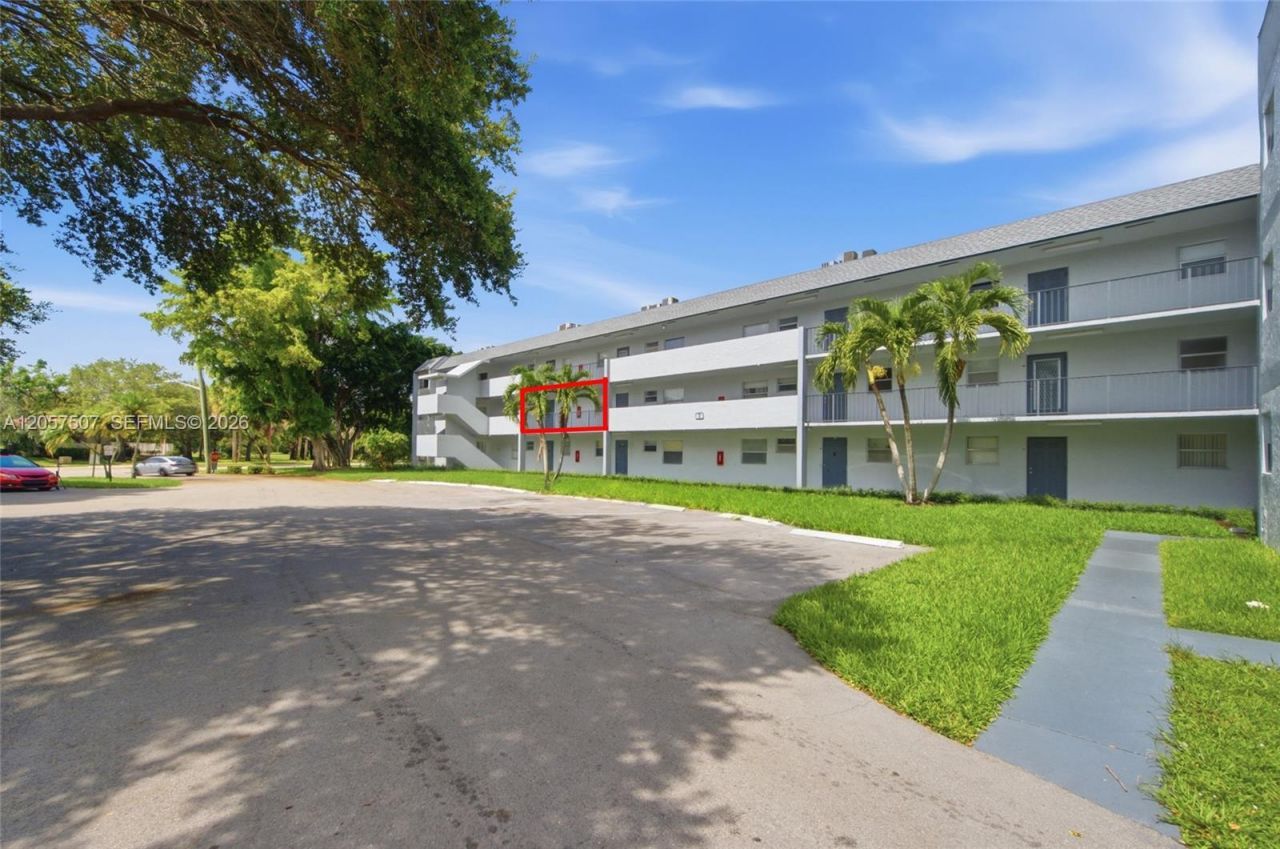 8421 Lagos De Campo Blvd, Unit 202T, Tamarac, FL 33321 Photo