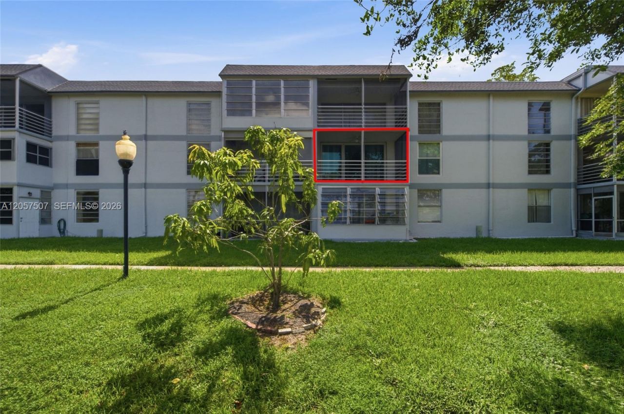 8421 Lagos De Campo Blvd, Unit 202T, Tamarac, FL 33321 Photo
