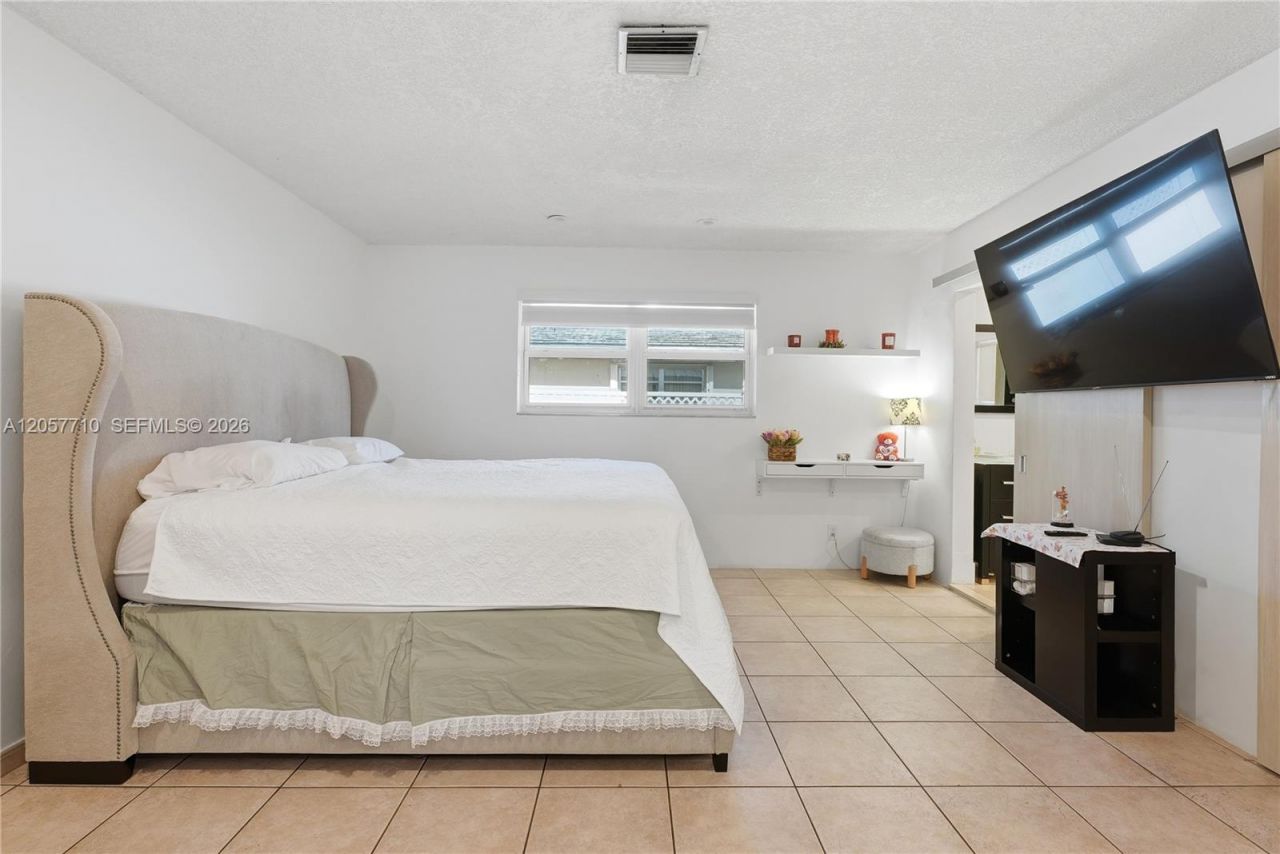 5001 Madison St , Hollywood, FL 33021 Photo