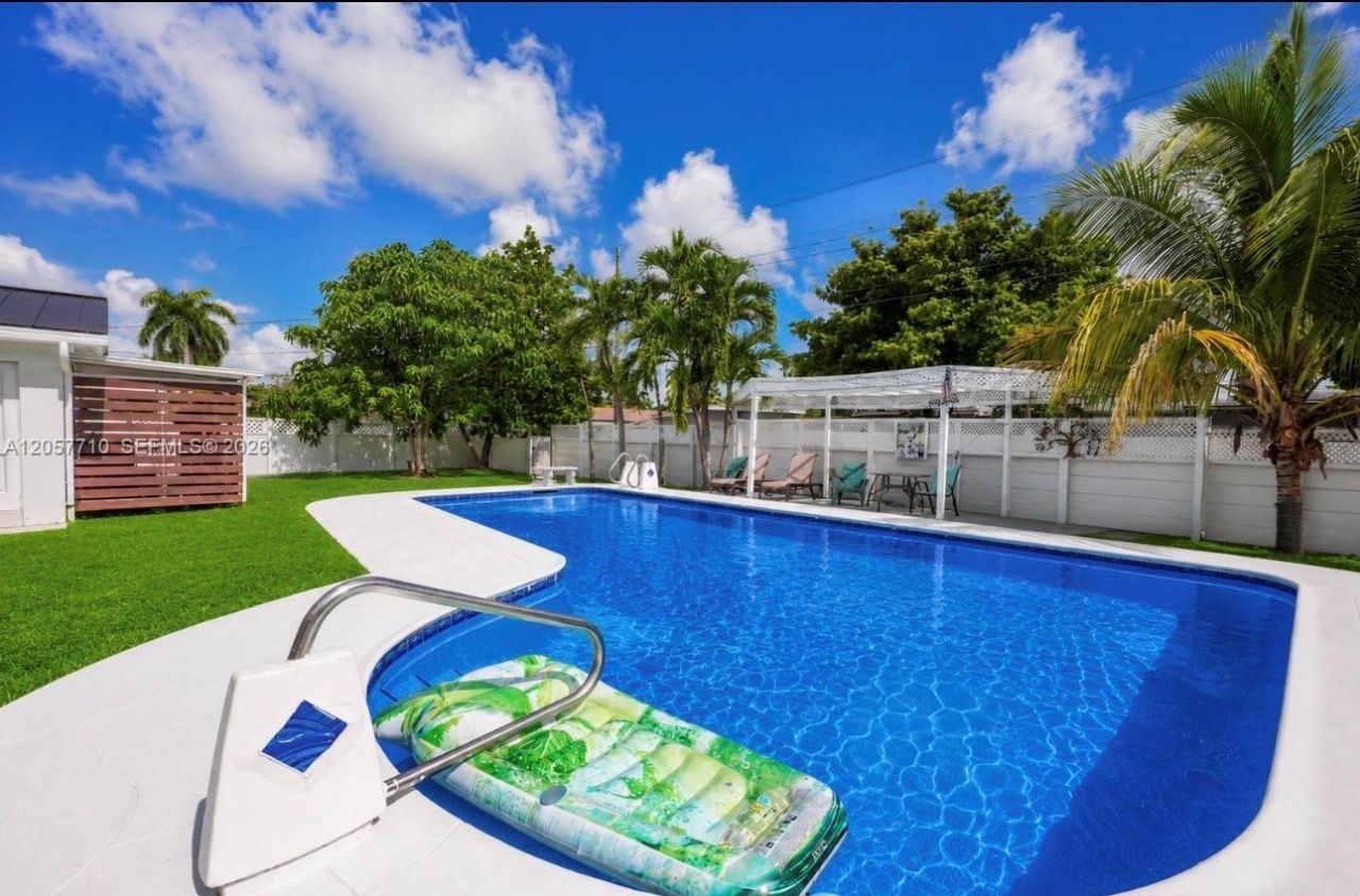 5001 Madison St , Hollywood, FL 33021 Photo