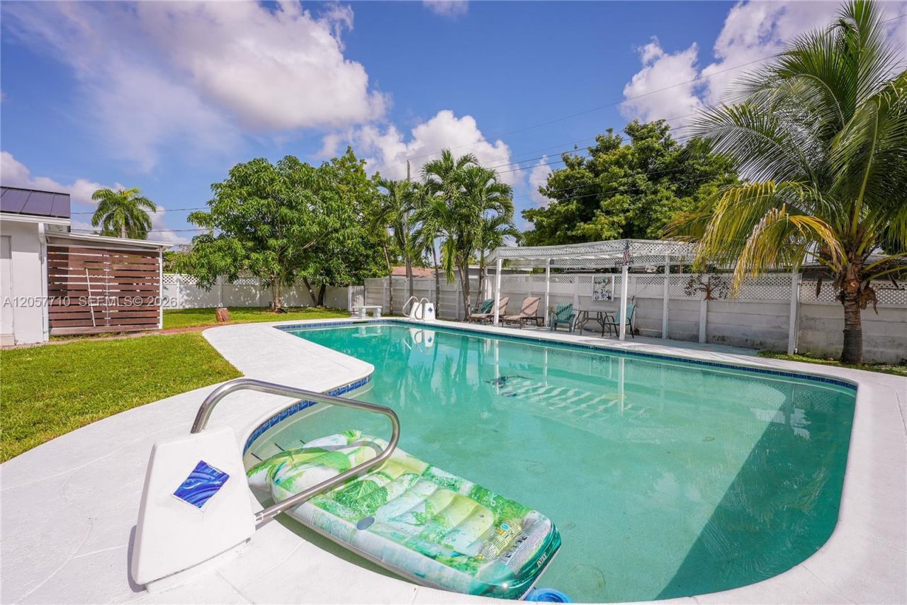 5001 Madison St , Hollywood, FL 33021 Photo