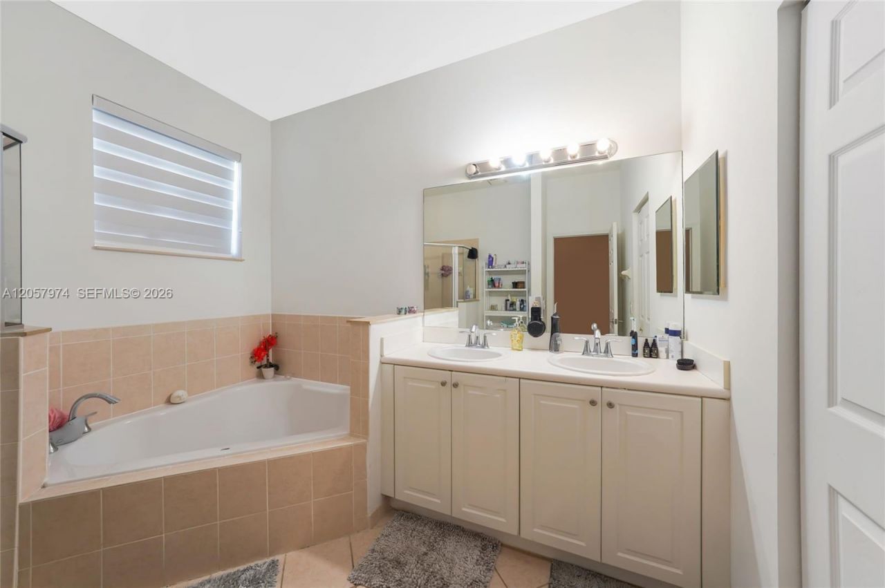 8897 SW 225th St, Cutler Bay, FL 33190 Photo