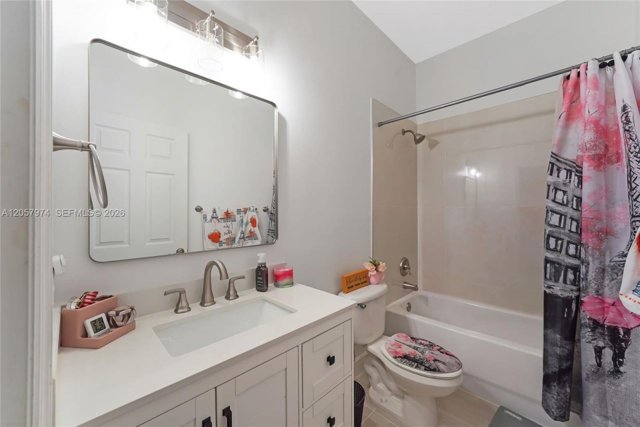 8897 SW 225th St, Cutler Bay, FL 33190 Photo