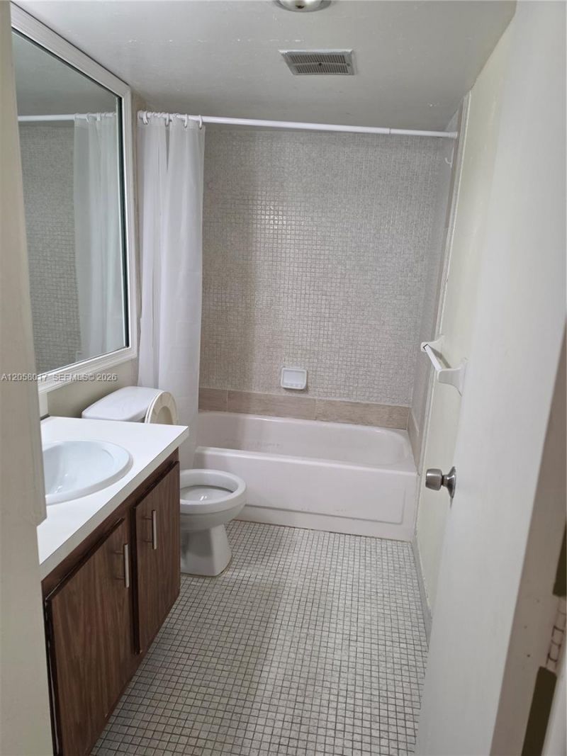 4158 Inverrary Dr , Unit 308, Lauderhill, FL 33319 Photo