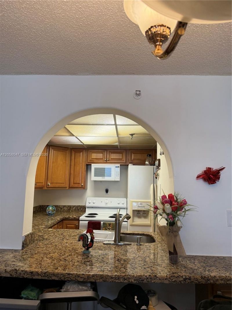 9688 Fontainebleau Blvd , Unit 502, Miami, FL 33172 Photo