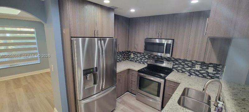 8545 NW 140th St, Unit 1101, Miami Lakes, FL 33016 Photo