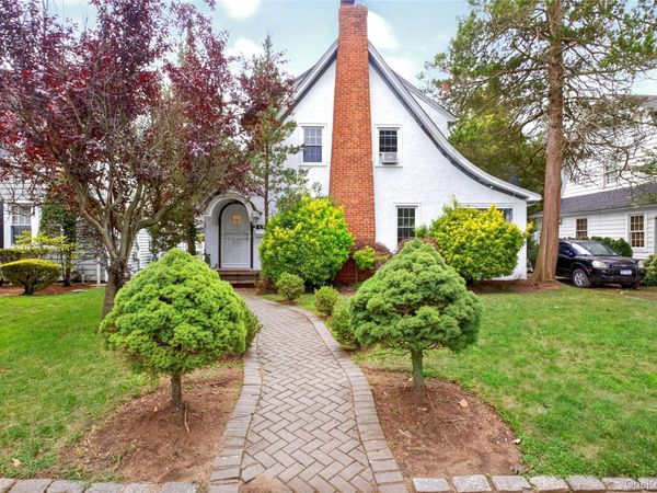81 Chatham Place , West Hempstead, NY 11552