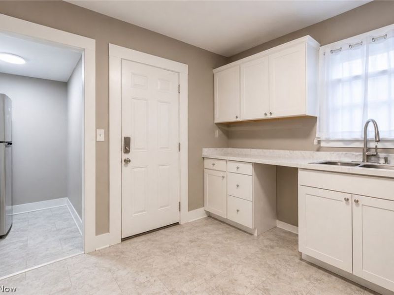 985 Bloomfield Avenue, Akron, OH 44302 Photo 2