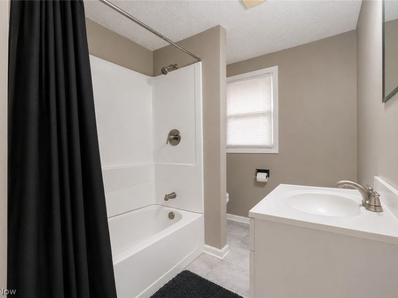 985 Bloomfield Avenue, Akron, OH 44302 Photo 8