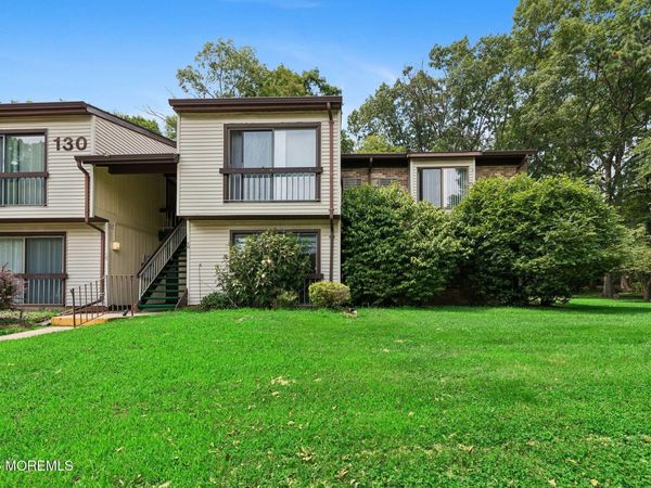 130 Amberly Drive, Unit H, Manalapan, NJ 07726