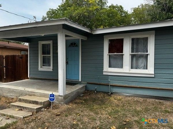 518 Newton Drive , Seguin, TX 78155