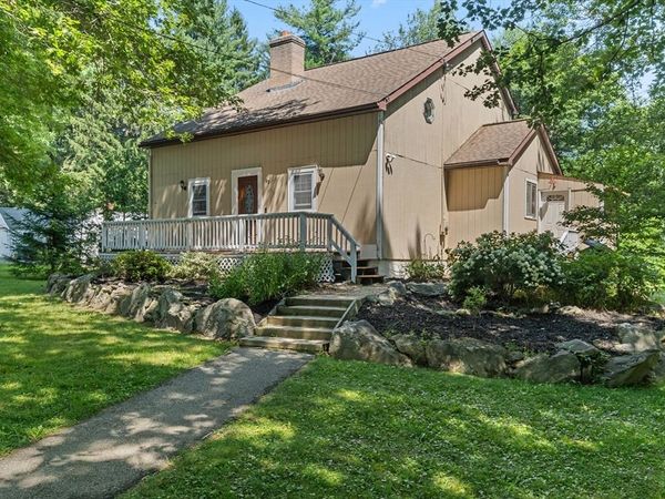 93 Pine St, Leicester, MA 01524