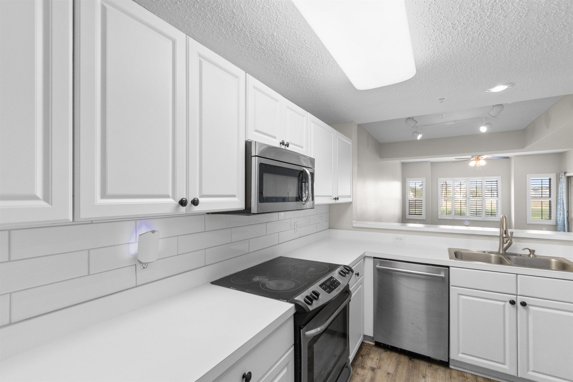 1551 Spinnaker Dr.  Photo 10