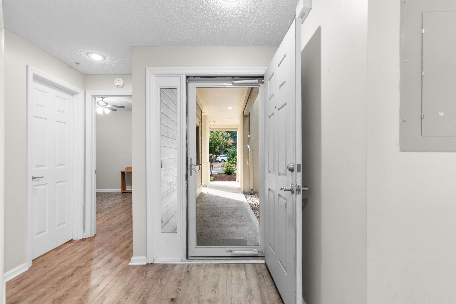 1551 Spinnaker Dr.  Photo 6