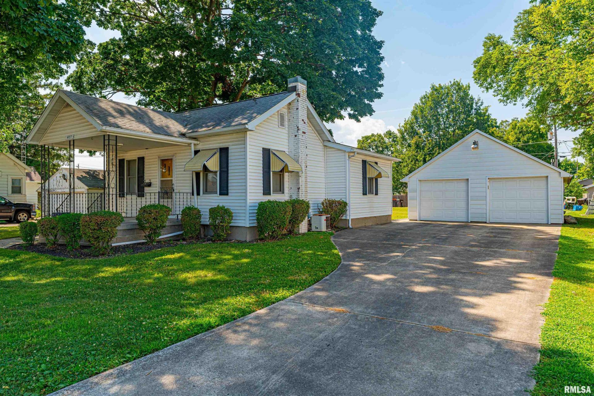 411 N Sherman Street, Lincoln, IL 62656 Main Photo