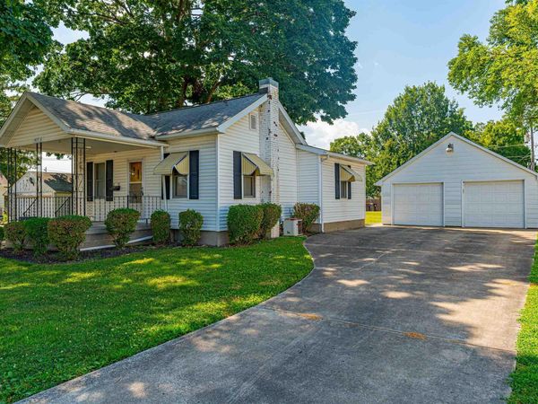 411 N SHERMAN Street, Lincoln, IL 62656