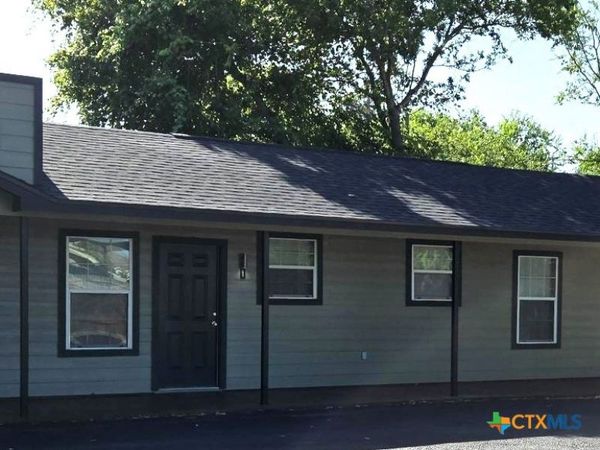 1037 W Court Street , Unit B, Seguin, TX 78155