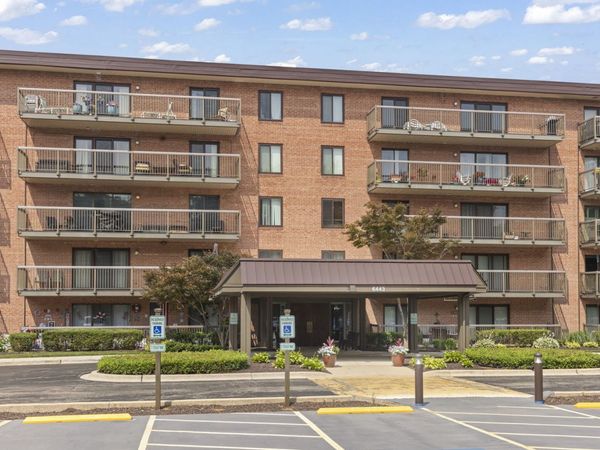 Unit 403, Willowbrook, IL 60527