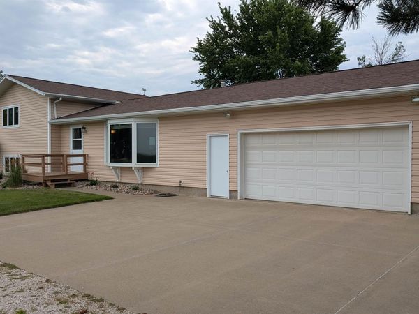 3179 370TH ST, Sioux Center, IA 51250
