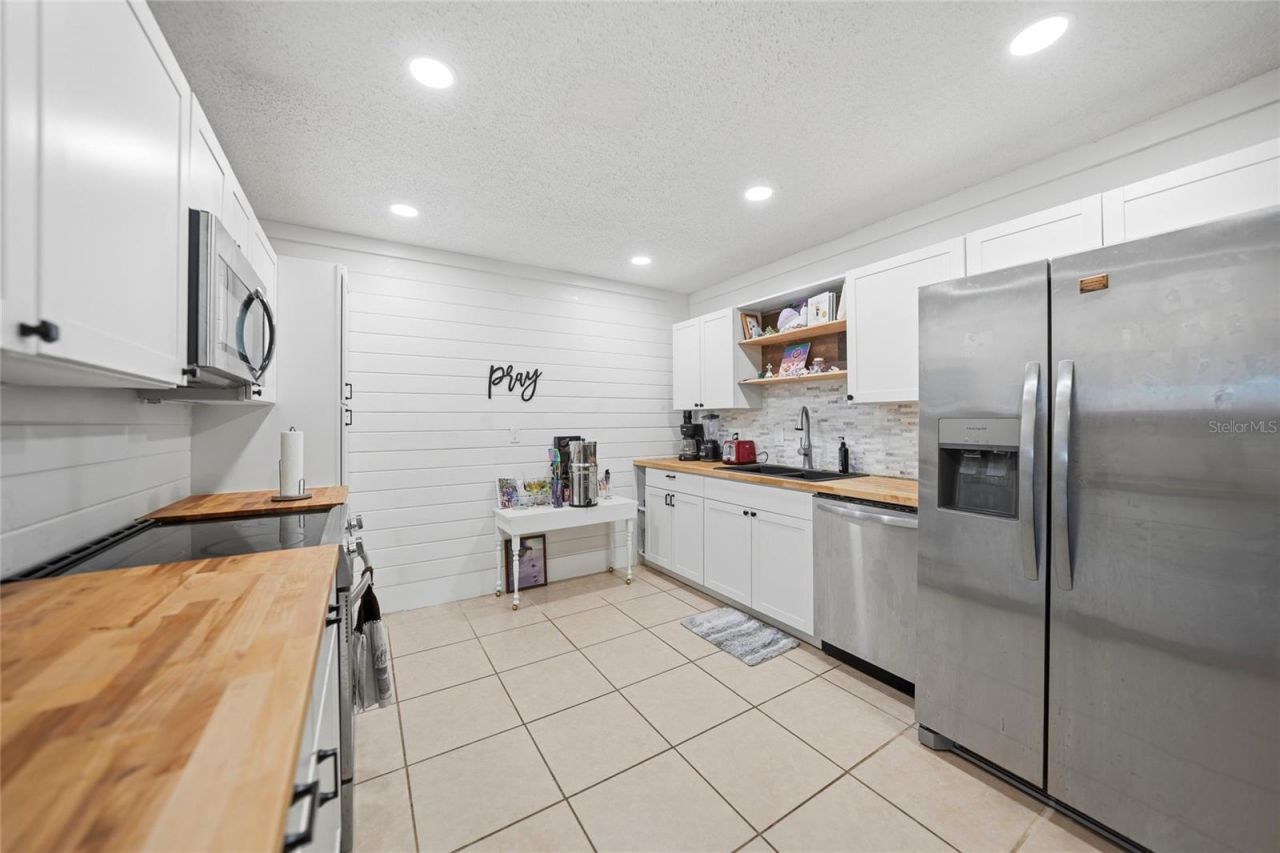 5625 Foxlake Drive, North Fort Myers, FL 33917 Photo