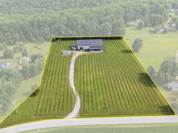 3932 W Thomastown Road, Scottsburg, IN 47170