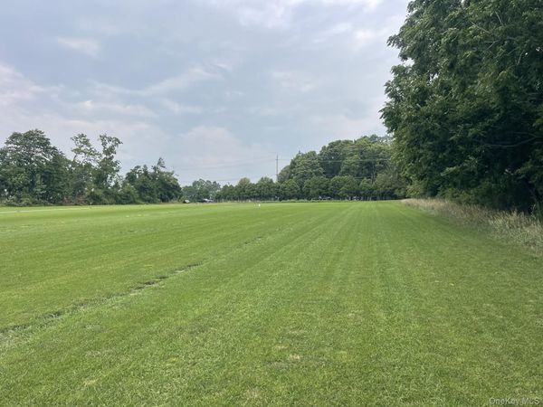 Sound Avenue , Aquebogue, NY 11931