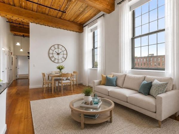 52 Lawrence Dr, Unit M515, Lowell, MA 01854