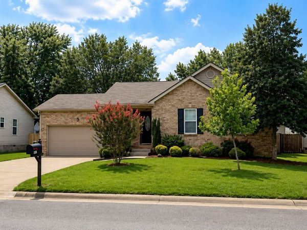 1952 Waterford Dr, Old Hickory, TN 37138