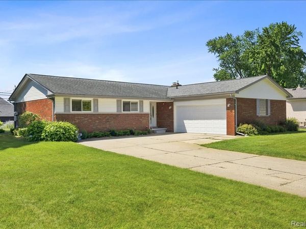 3370 Sandy Creek Drive, Shelby Twp, MI 48316