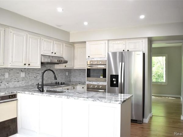 2073 Bordeaux Street , West Bloomfield Twp, MI 48323