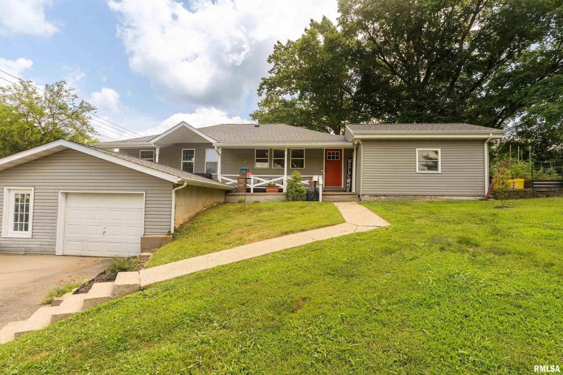 615 E Grand Avenue, Carterville, IL 62918 Main Photo