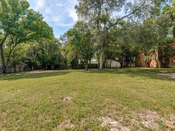 1412 W Hopkins Street , San Marcos, TX 78666