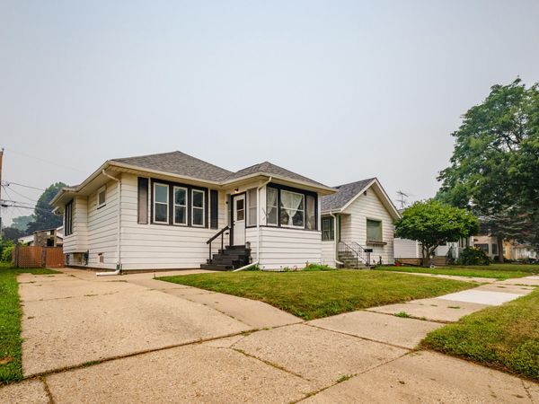 6206 33rd Ave, Kenosha, WI 53142