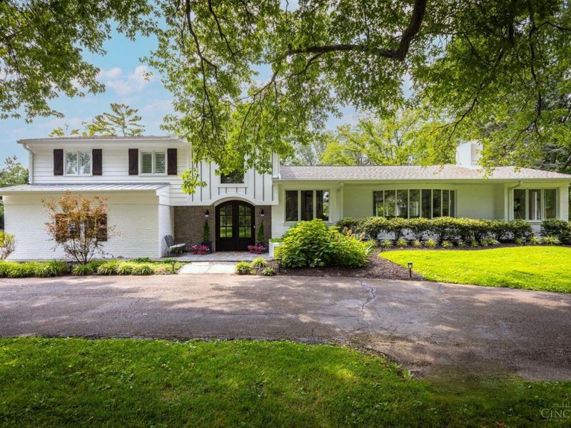 5025 Drake Rd, Indian Hill, OH 45243 Photo 1