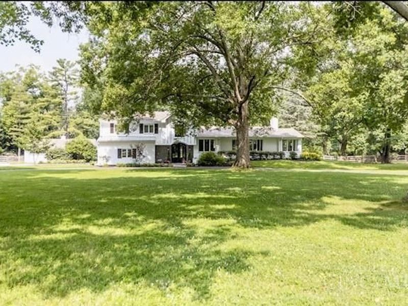 5025 Drake Rd, Indian Hill, OH 45243 Photo 1