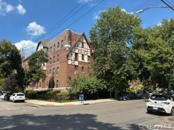 160-15 Powells Cove Boulevard , Unit E301, Beechhurst, NY 11357