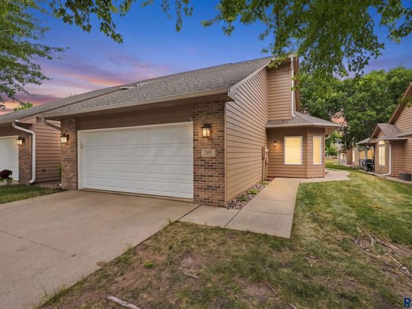 7201 S Hoffman Pl, Sioux Falls, SD 57108